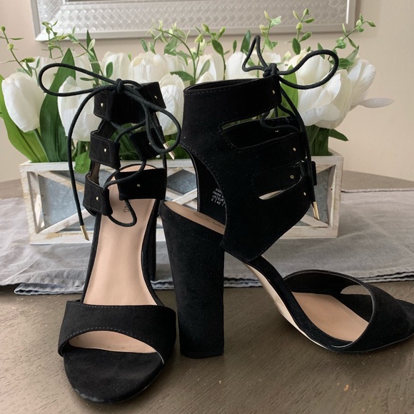 Black Heels by Spring - Picture 2 of 5